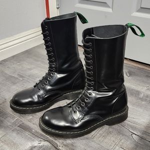 Solovair Derby 14 Eyelet Boots Dr. Martens style